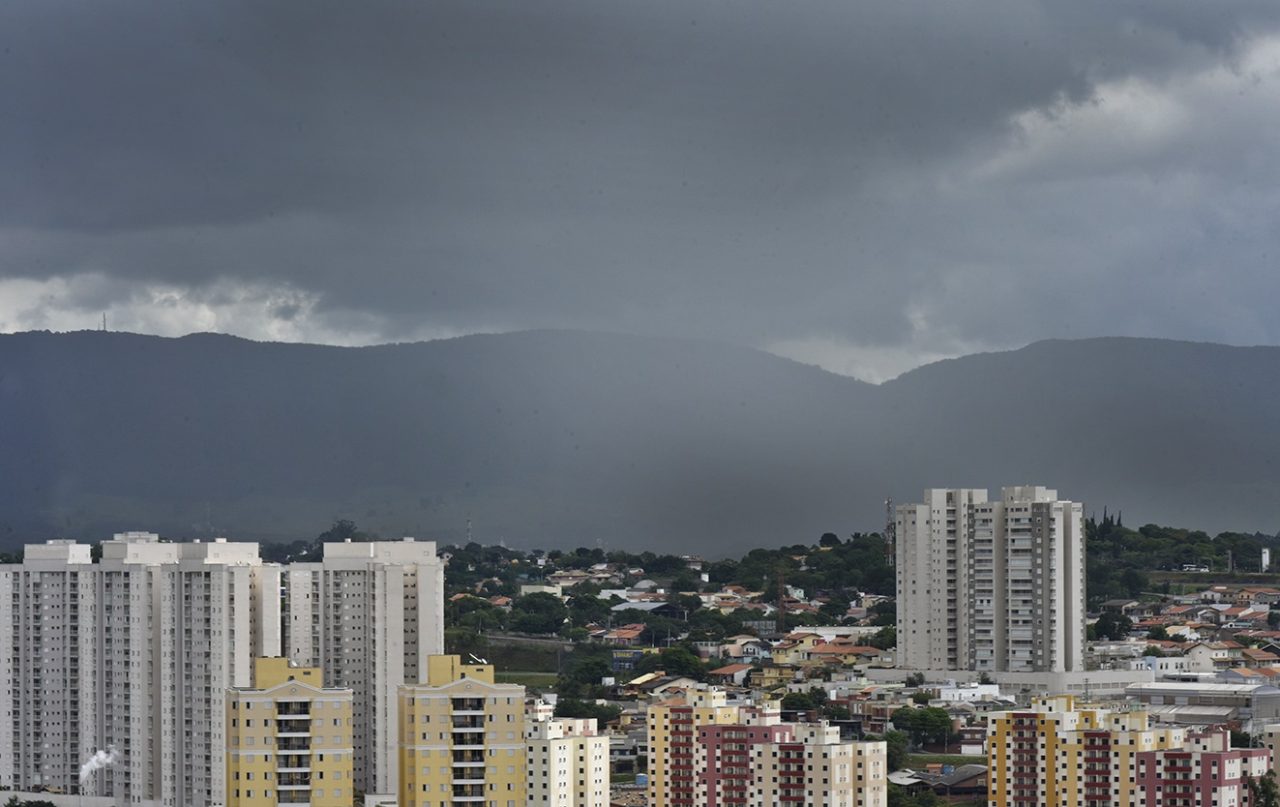 Semana de Ano Novo será marcada por chuvas intensas e risco de temporais
