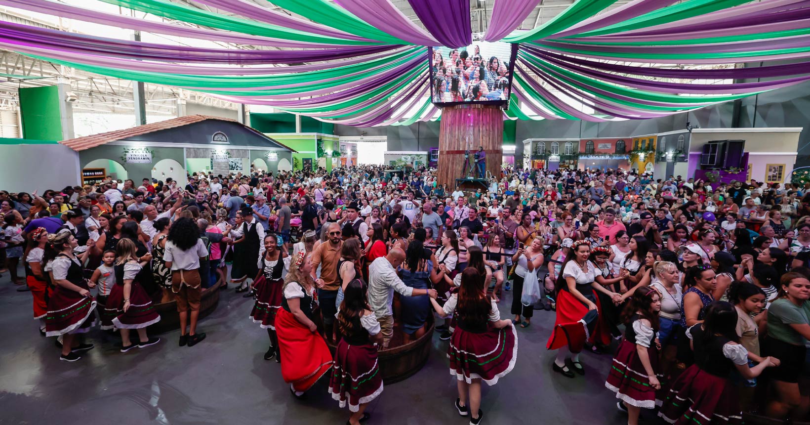 41ª Festa da Uva de Jundiaí: Domingo tem leilão de frutas, pisa da uva e vacinação no parque
