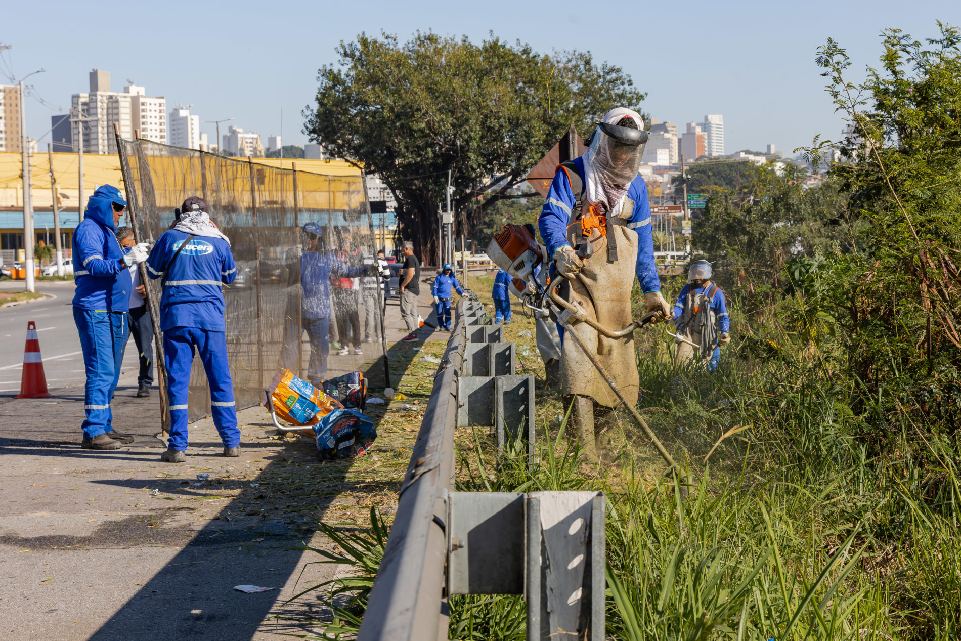Prefeitura de Jundiaí amplia equipes e intensifica roçagem e poda neste fim de semana
