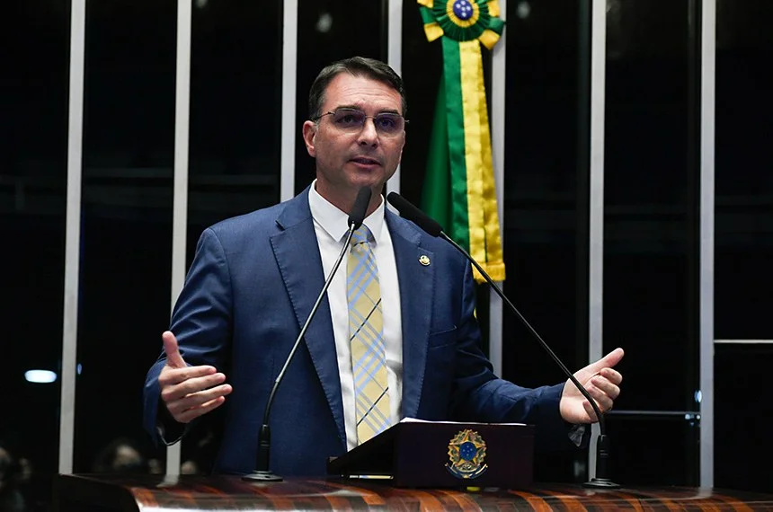 AtlasIntel: Flávio Bolsonaro lidera oposição enquanto nomes do PSD estagnam