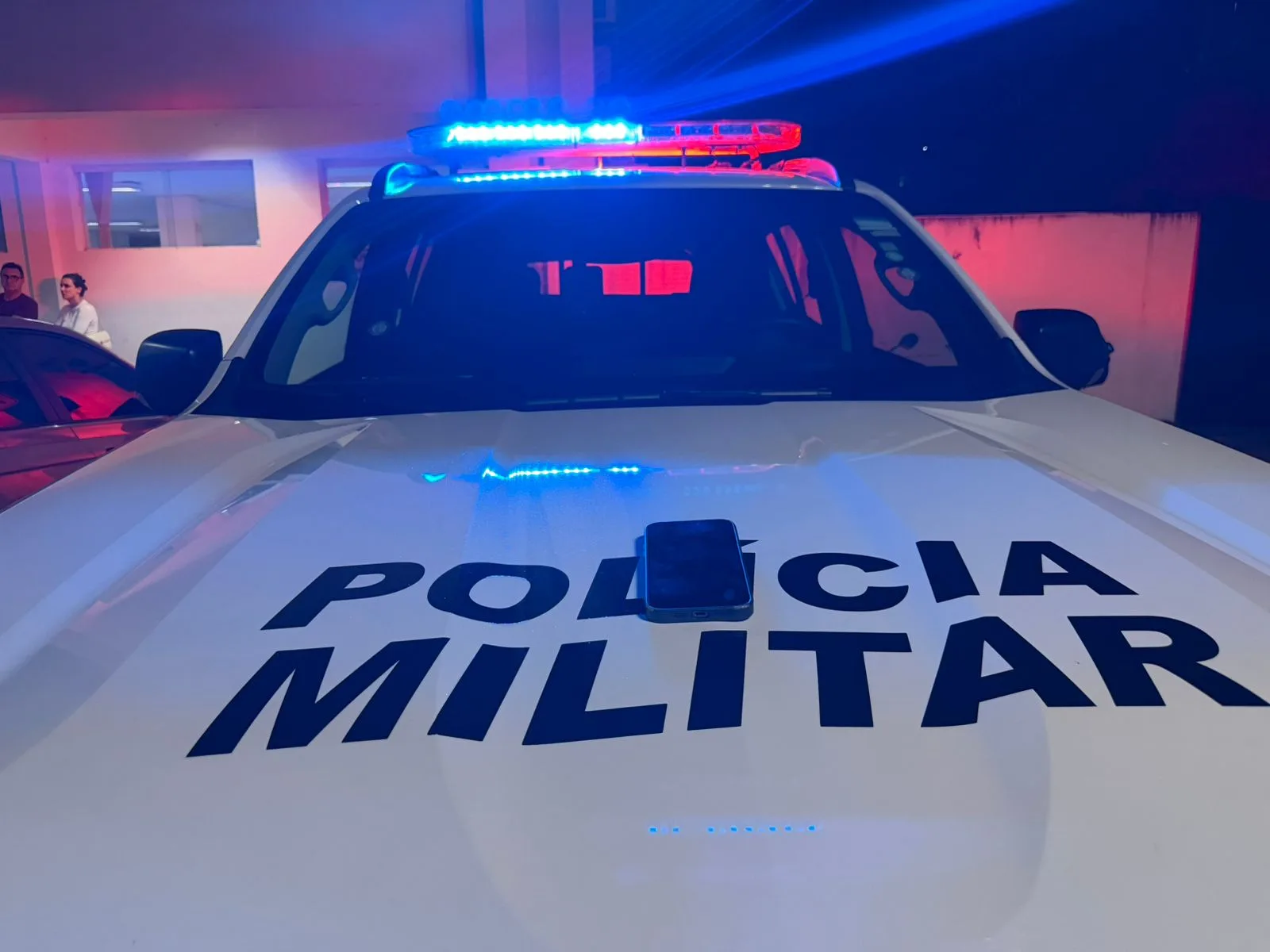 Adolescente tem celular roubado e PM prende criminoso após buscas na região central