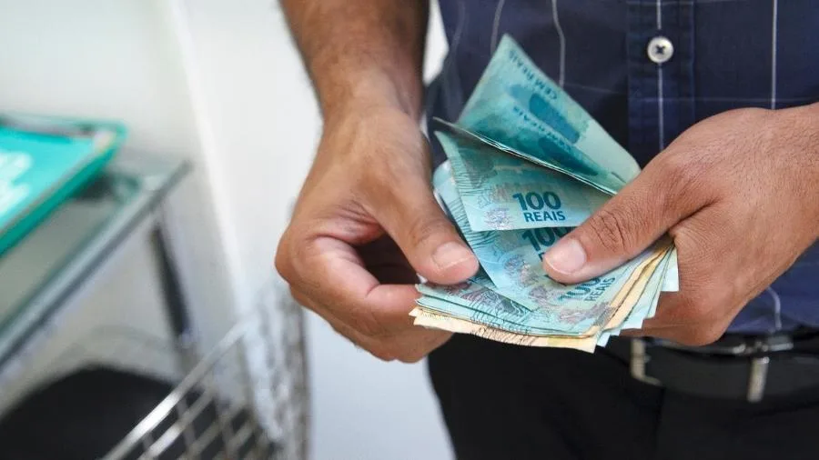 Pesquisa Datafolha: 59% dizem que renda é insuficiente para despesas básicas