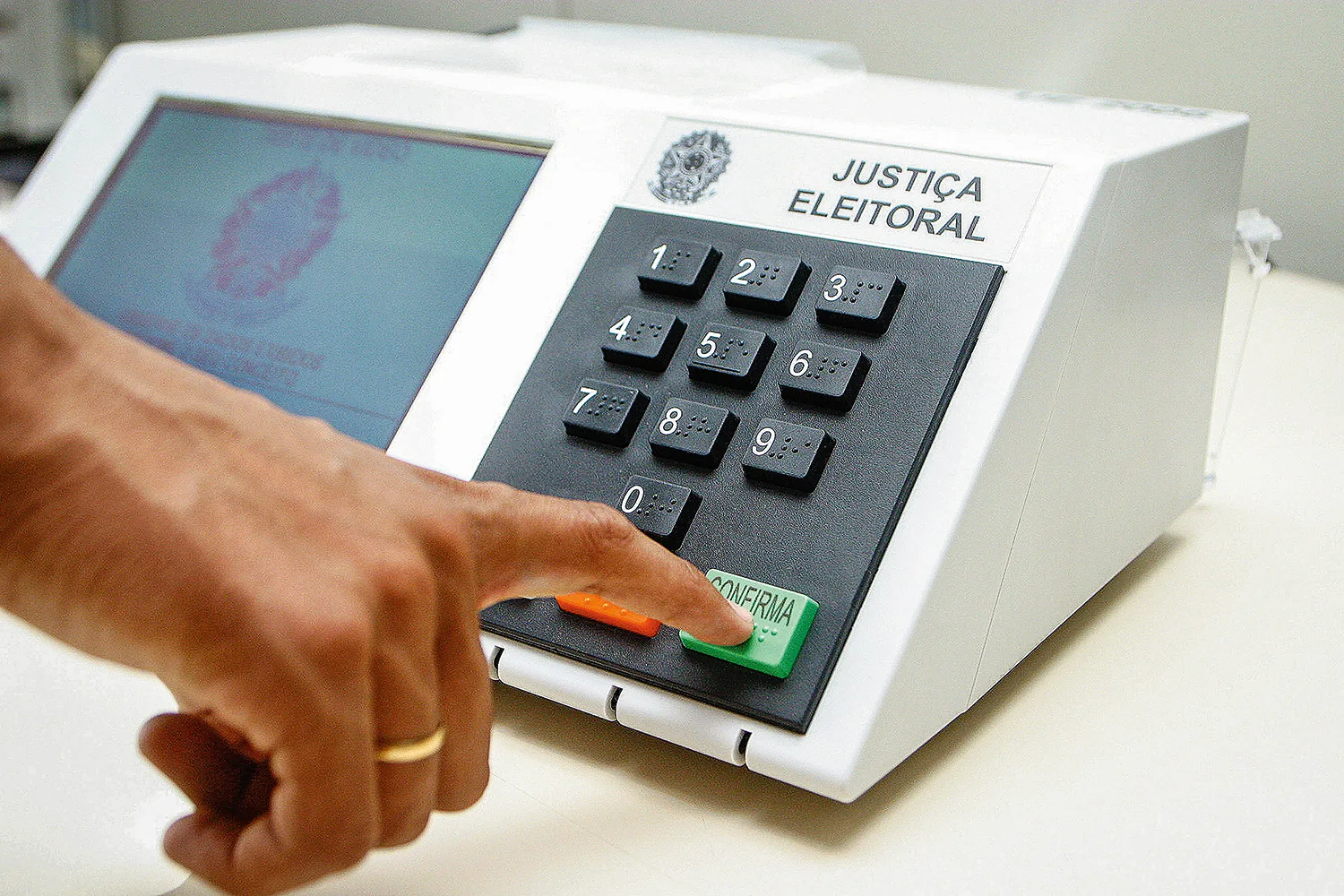 TSE encerra cadastro eleitoral em maio; veja como regularizar seu título