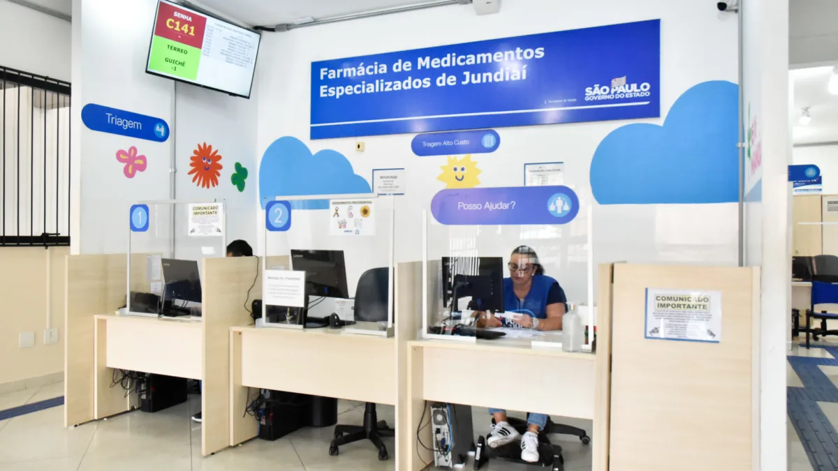 Farmácia de Alto Custo adota sistema digital para agilizar entrega de remédios