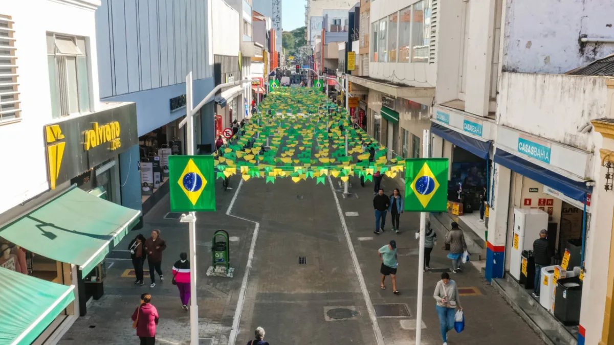 Centro de Jundiaí ganha decoração verde e amarela para a Copa do Mundo