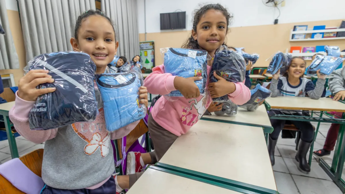 Prefeitura de Jundiaí conclui licitação e distribui novos uniformes para 30 mil alunos