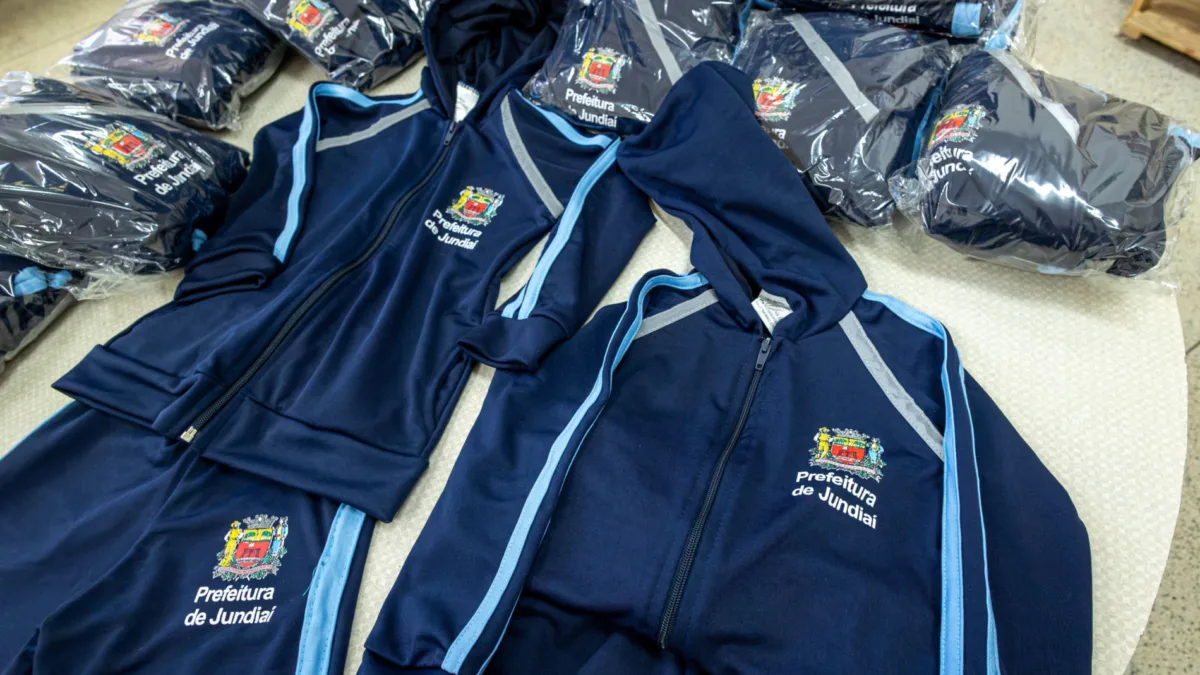 Prefeitura muda modelo e famílias poderão comprar uniformes em lojas credenciadas